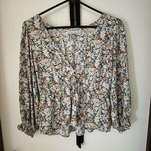 Abercrombie and Fitch Floral blouse size Small v-neck top
